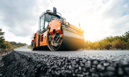 Czym różni się asfalt drogowy od asfaltu przemysłowego?